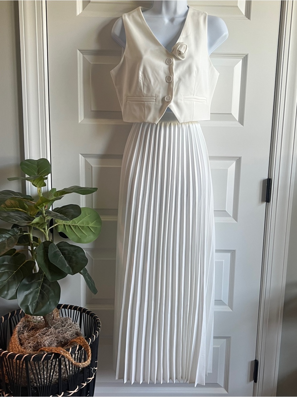 ENDLESS MOON 2 Piece Skirt Set Vest Pleated Small NWT